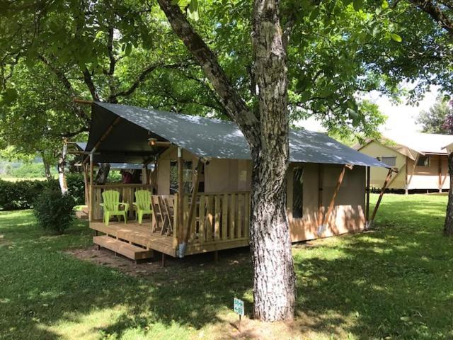 Отель Camping Le Mondou Saint-Julien-de-Lampon Экстерьер фото