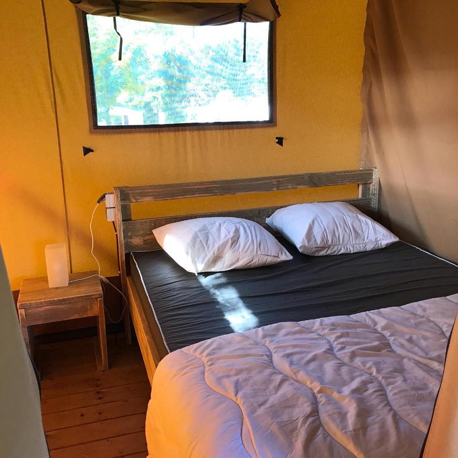 Отель Camping Le Mondou Saint-Julien-de-Lampon Экстерьер фото