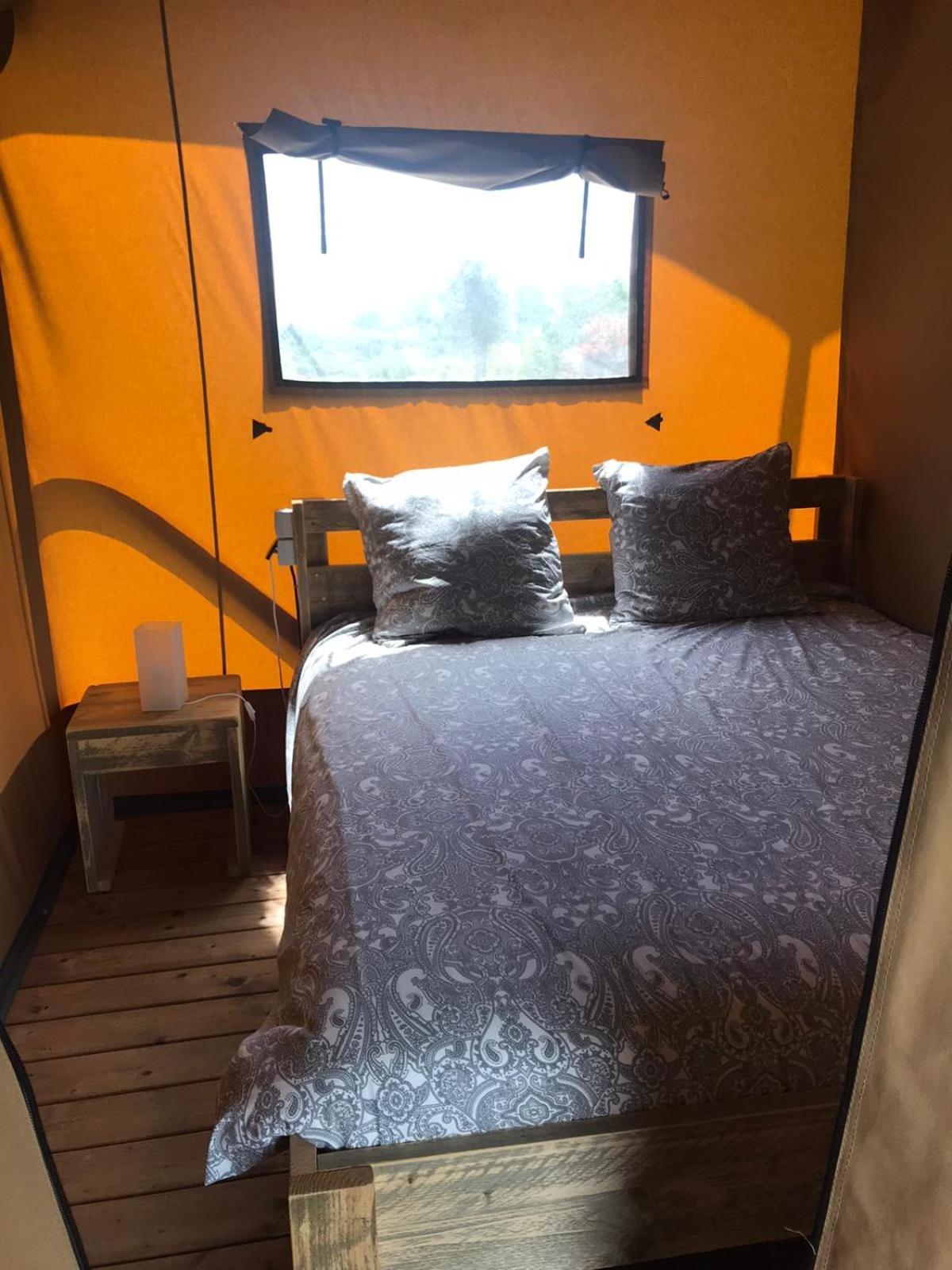 Отель Camping Le Mondou Saint-Julien-de-Lampon Экстерьер фото
